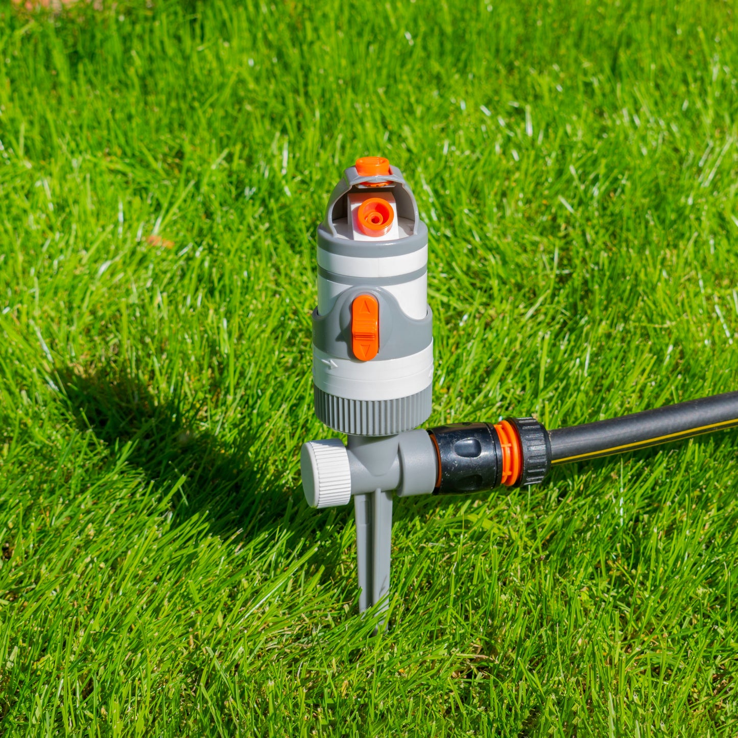 White Line Gear Drive Sprinkler with 2 Spray Patterns