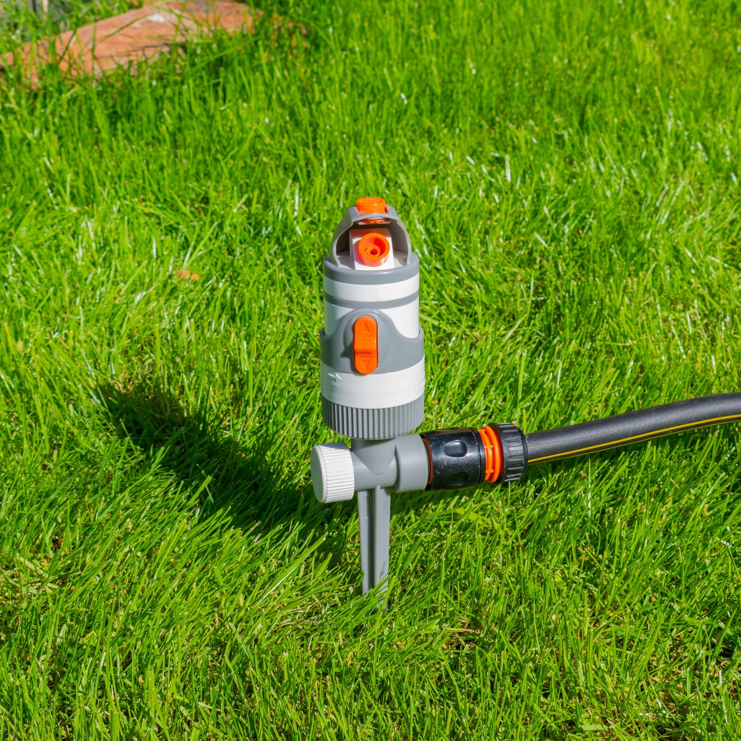 White Line Gear Drive Sprinkler with 2 Spray Patterns