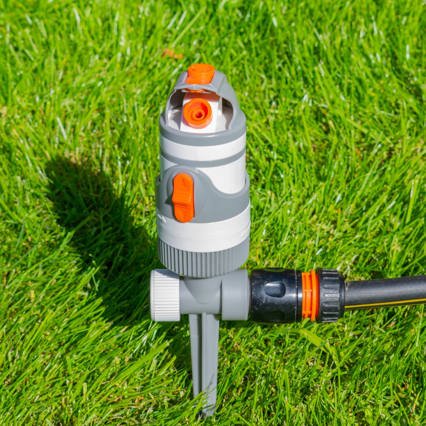 White Line Gear Drive Sprinkler with 2 Spray Patterns