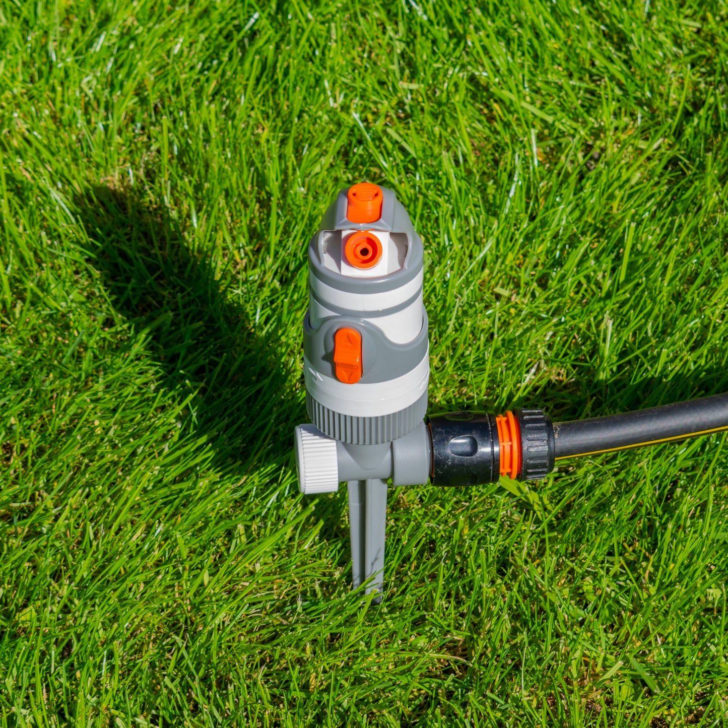 White Line Gear Drive Sprinkler with 2 Spray Patterns