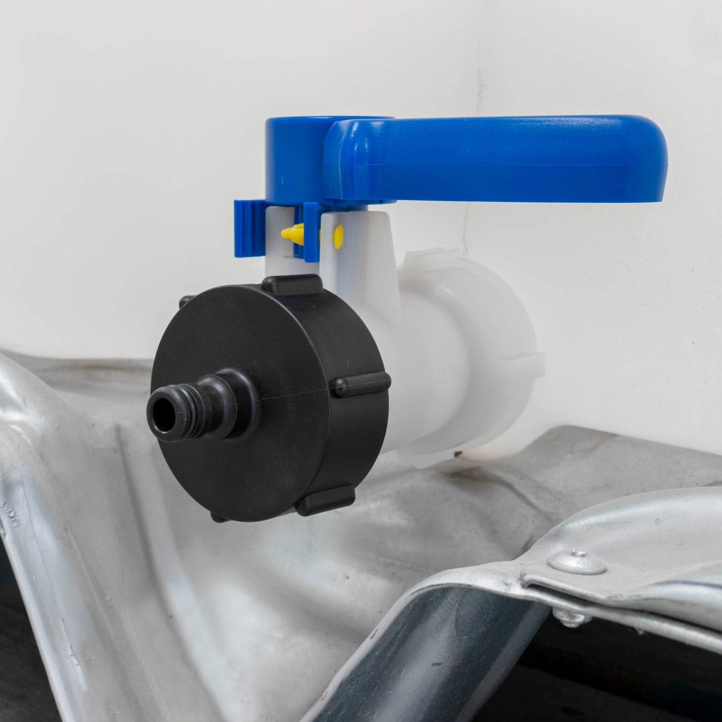 S60X6 Female Thread to Fixed Snap-On Male Coupling