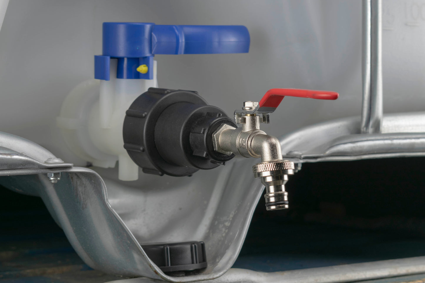 IBC 2” S60X6 – 1/2" BSPF Extended Fitting with 1/2" BSP Quick-Connect Plastic Lever Tap