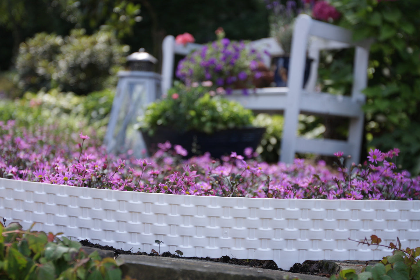 Black Plastic Palisade Lawn Border with Rattan Texture 2.4m