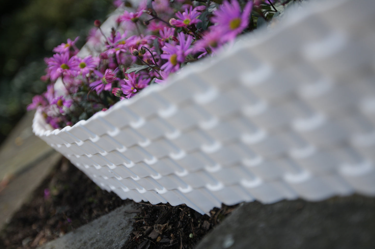 Black Plastic Palisade Lawn Border with Rattan Texture 2.4m