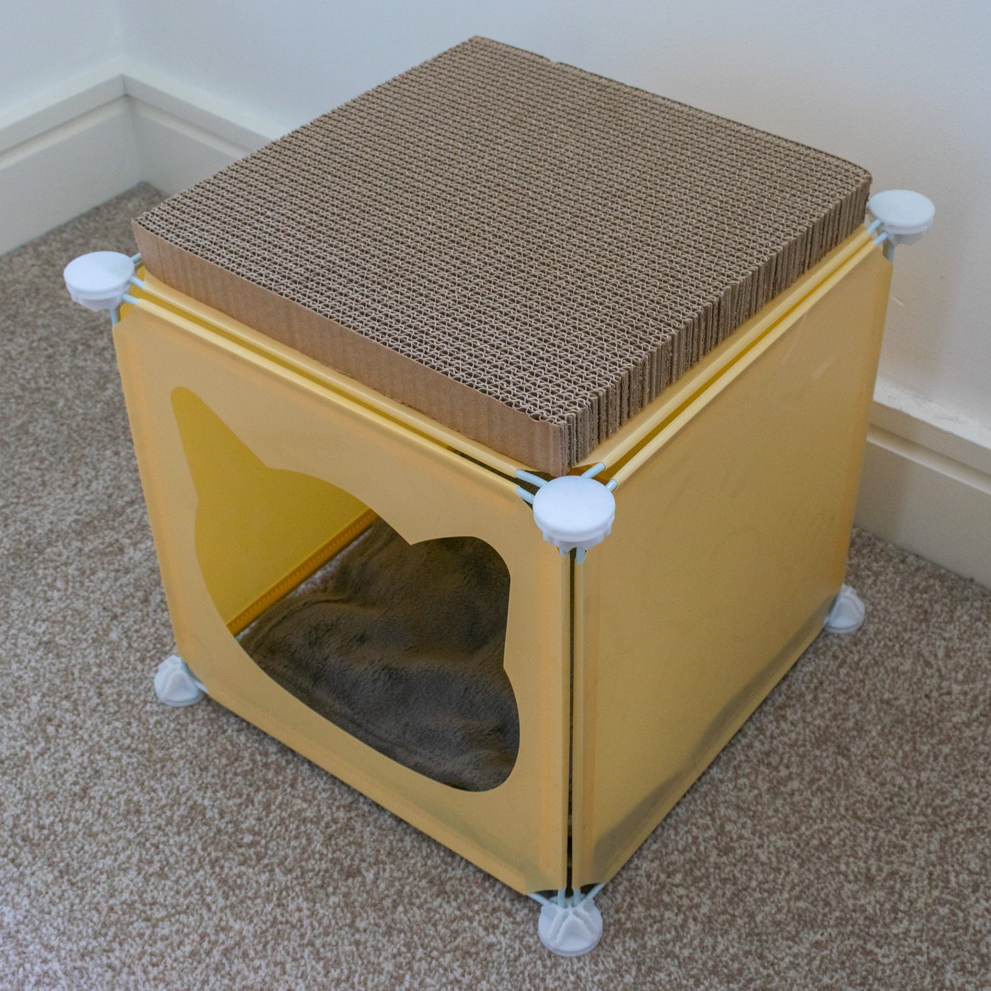 Small-Sized Kitty Cubby Play House