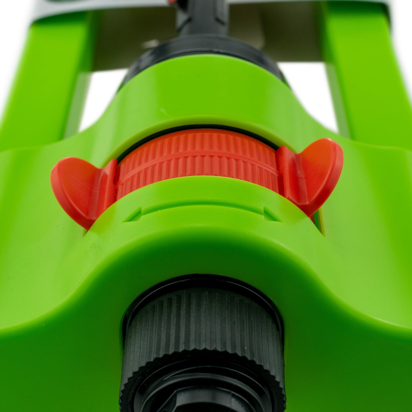 Cost Wise Oscillating Sprinkler, Green Finish