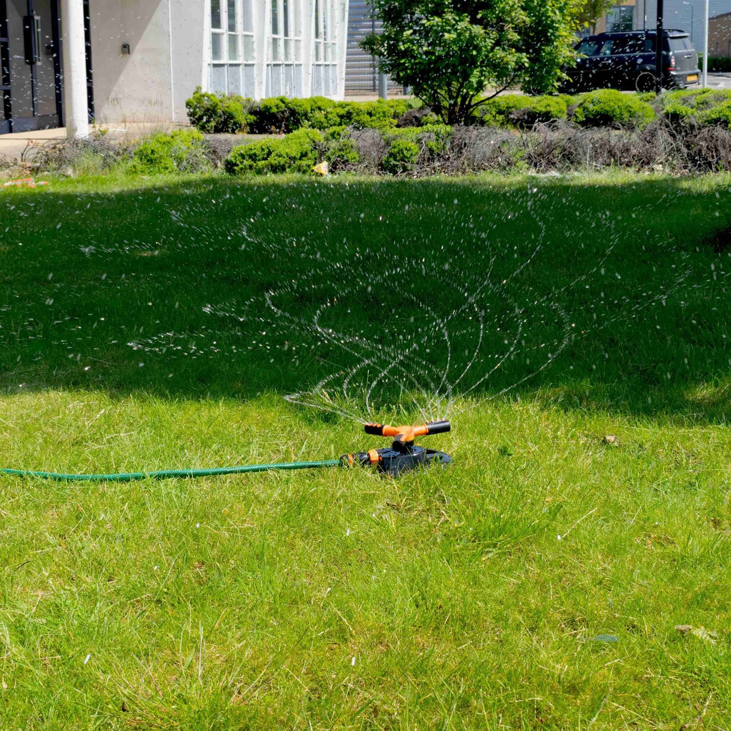 Bradas 3-Arm Rotating Garden Sprinkler – Black & Orange Line