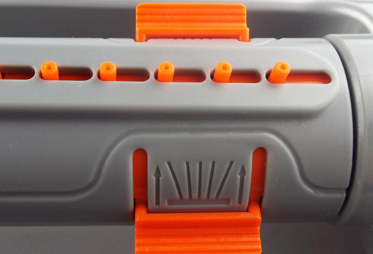 White Line Metal Oscillating Sprinkler with Adjustable Spray Width