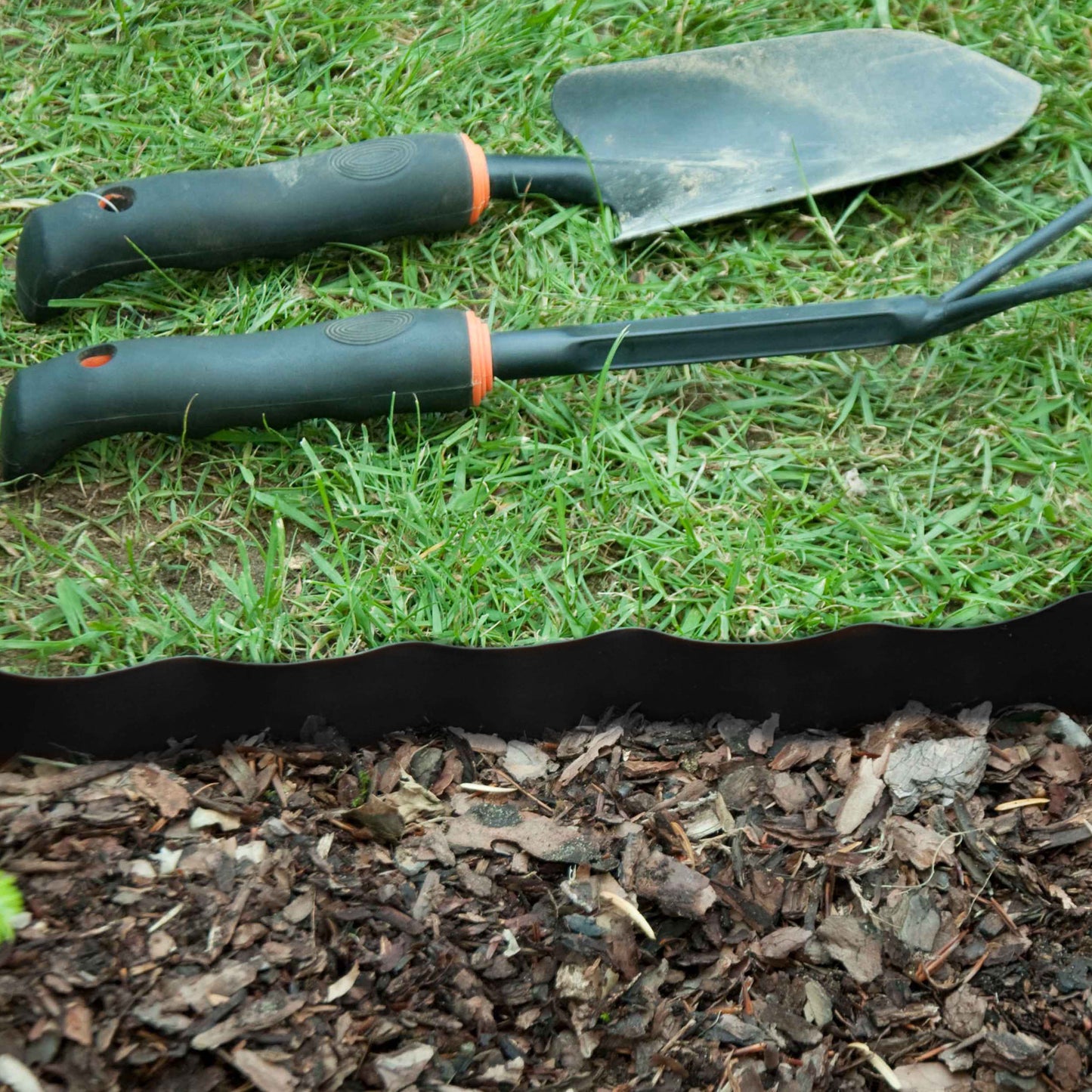 Black Plastic Wave‑Pattern Lawn Edging Strip – 15cm × 9m
