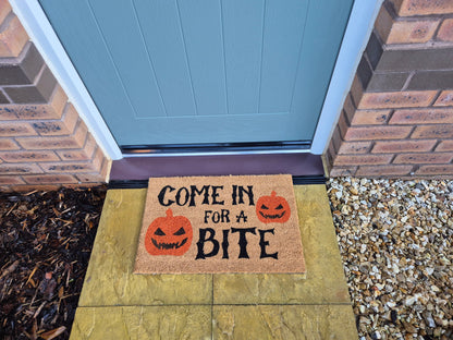 Doormat 60x40 cm – “Come In for a Bite” Halloween Welcome Mat