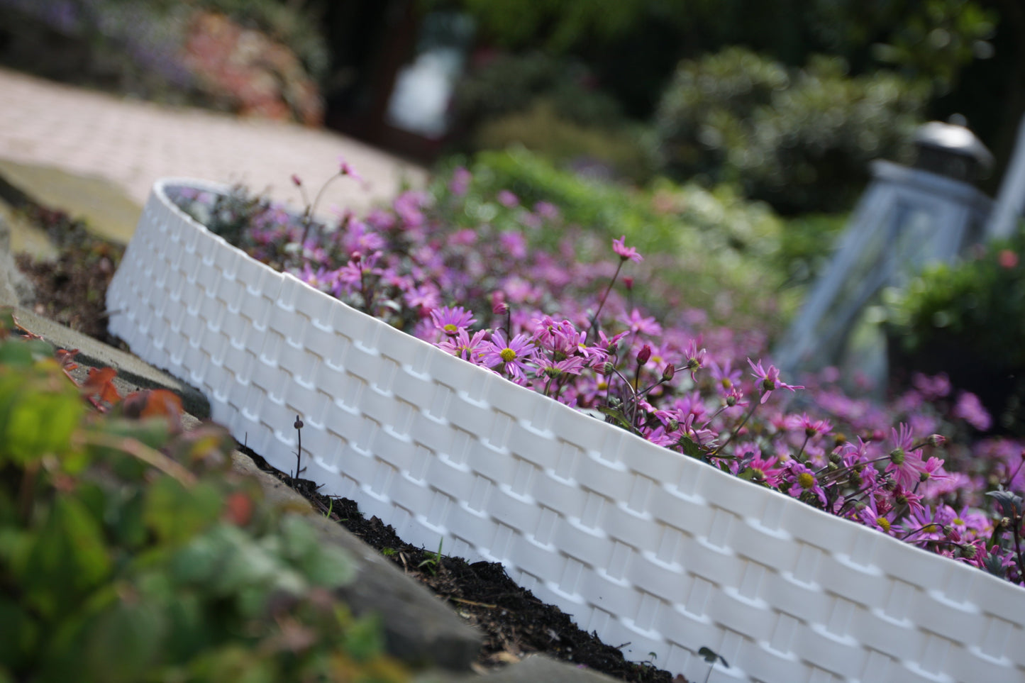 Brown Plastic Palisade Lawn Border with Rattan Texture 2.4m