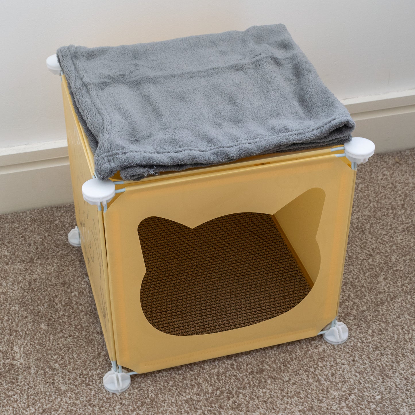 Small-Sized Kitty Cubby Play House