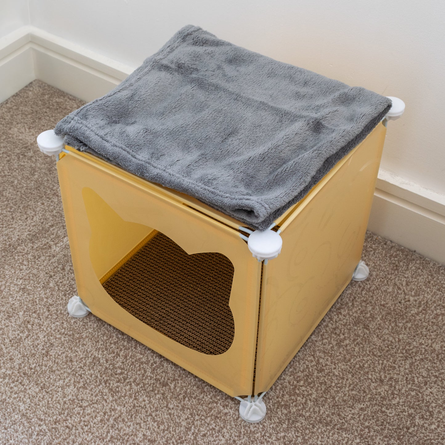 Small-Sized Kitty Cubby Play House