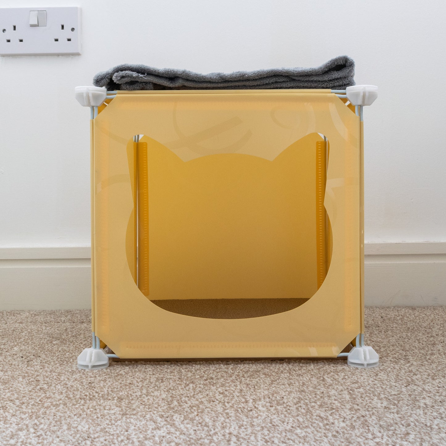 Small-Sized Kitty Cubby Play House