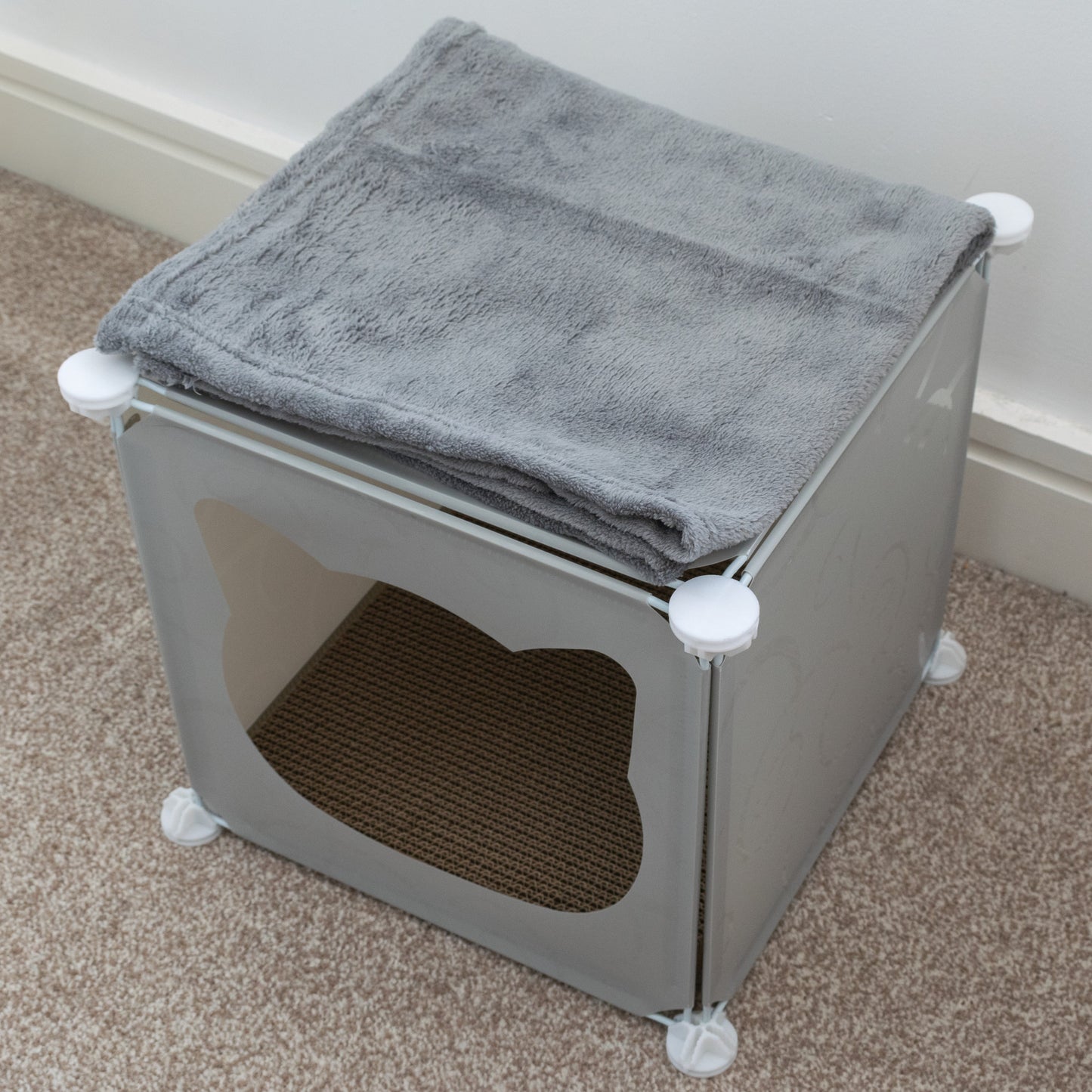 Small-Sized Kitty Cubby Play House
