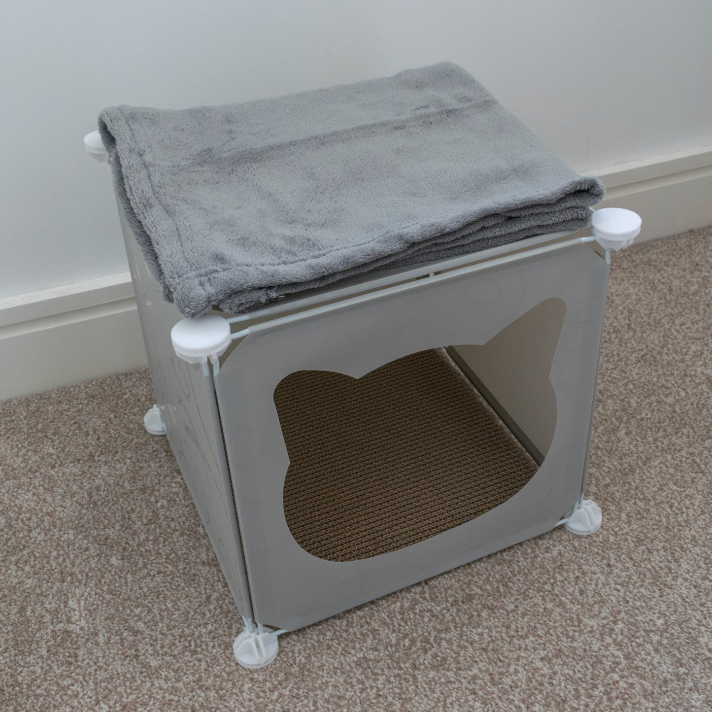 Small-Sized Kitty Cubby Play House