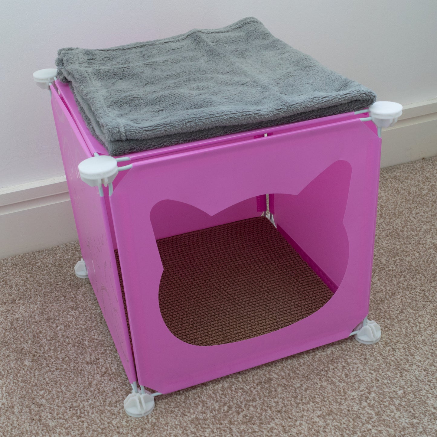 Small-Sized Kitty Cubby Play House