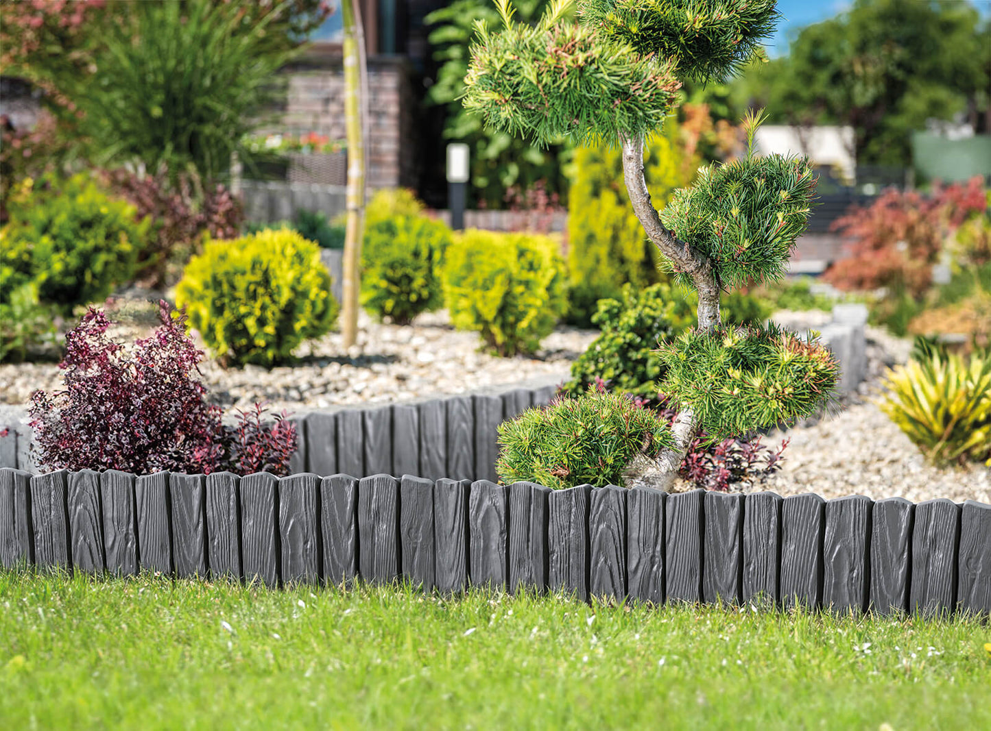 Grey Plastic Palisade Lawn Border with Wood Texture, 2.32m