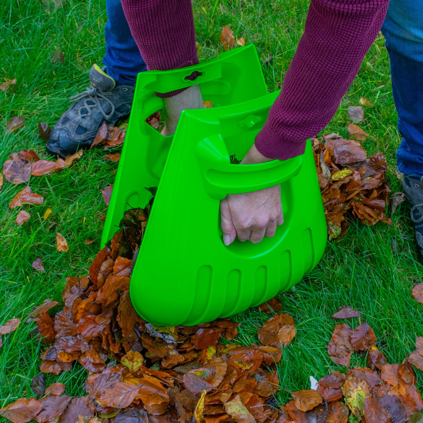 Green Large Leaf Grabber Scoops for Garden Cleaning