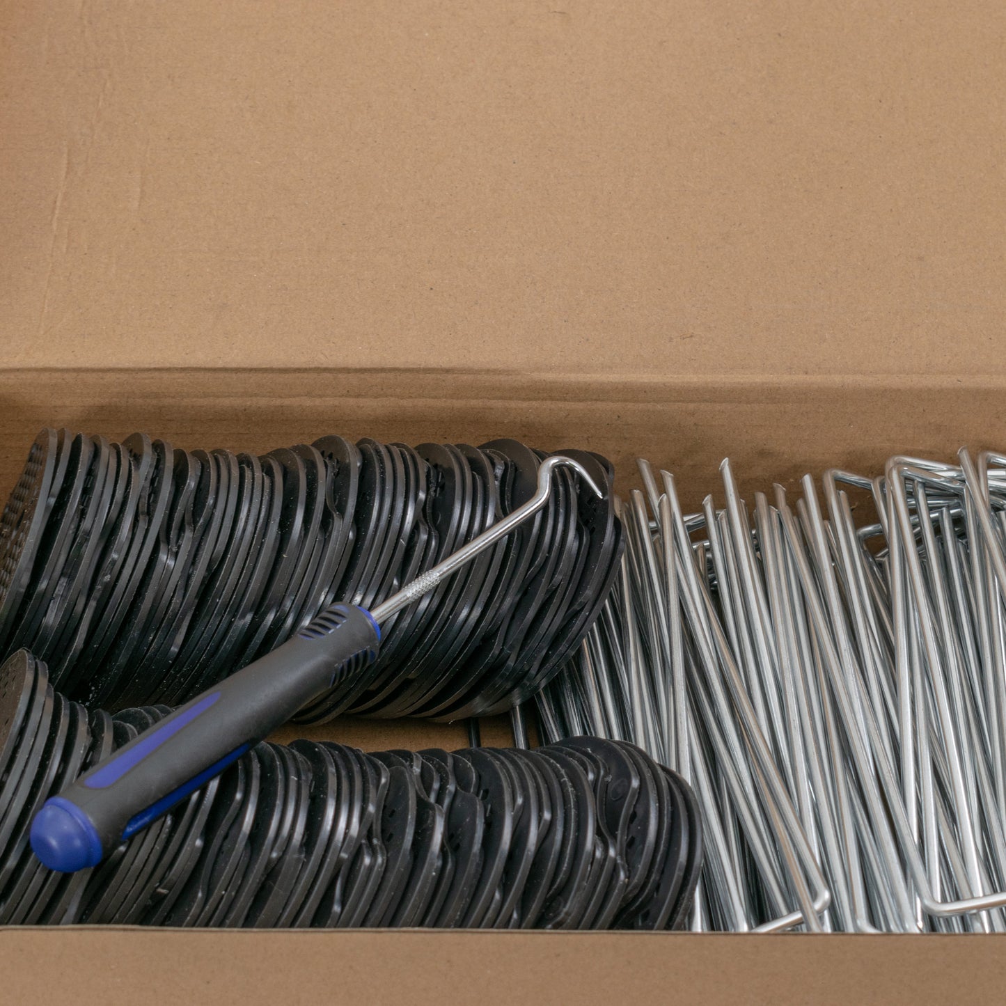 6”/150mm Blue Pegs for Weed Control Membranes with Buffer Washers