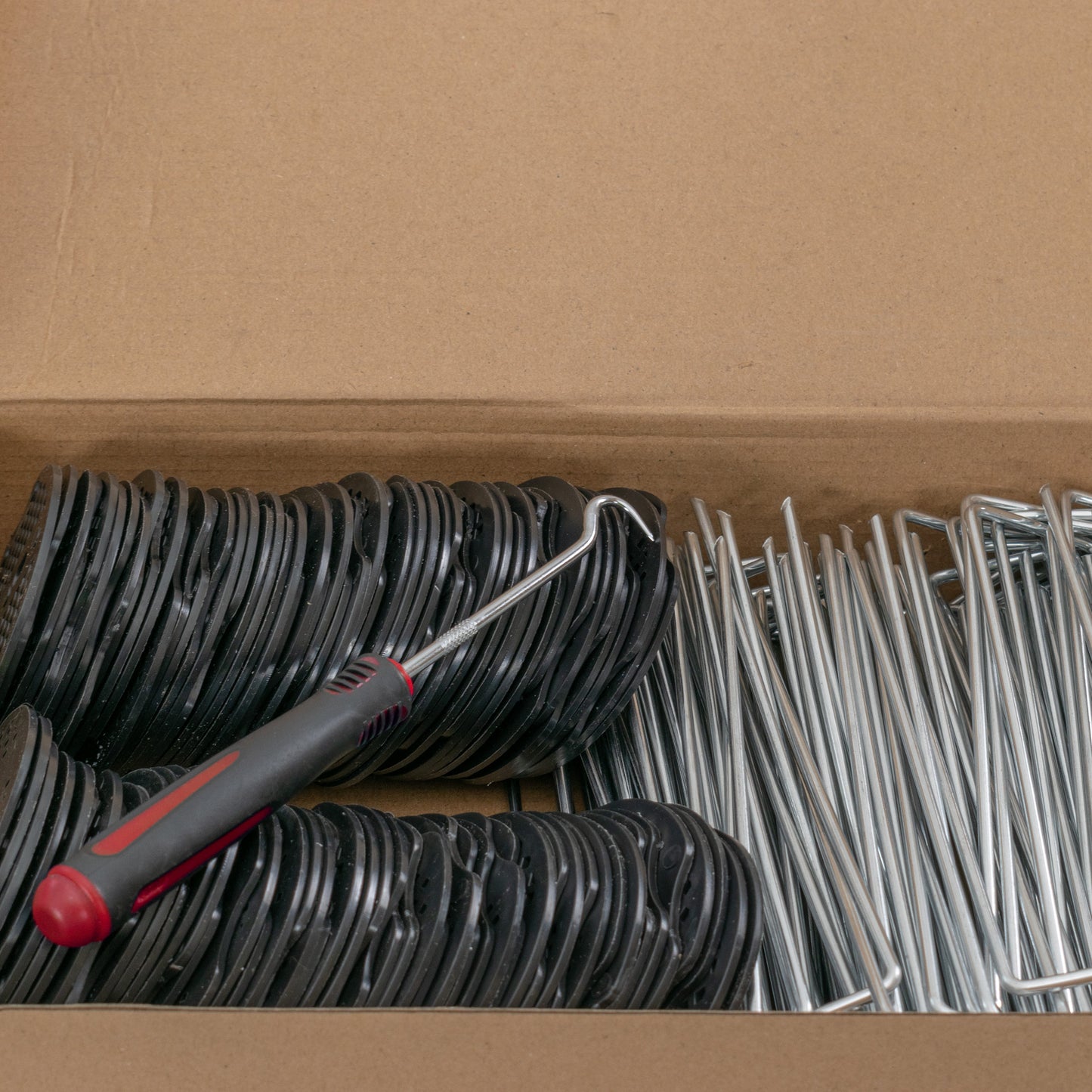 6”/150mm Red Pegs for Weed Control Membranes with Buffer Washers