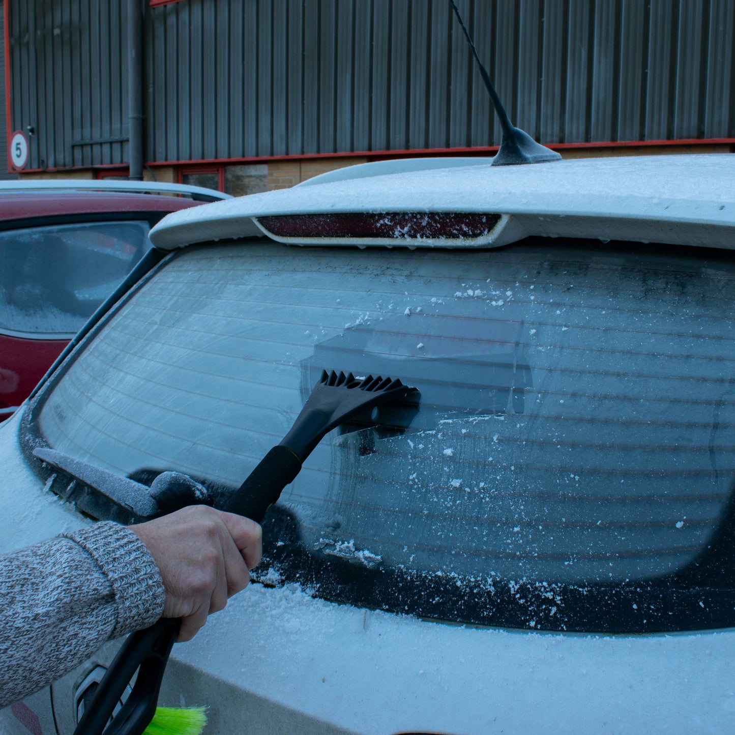 Ergonomic Ice Scraper with Snow Brush – 2-in-1 Winter Car Tool
