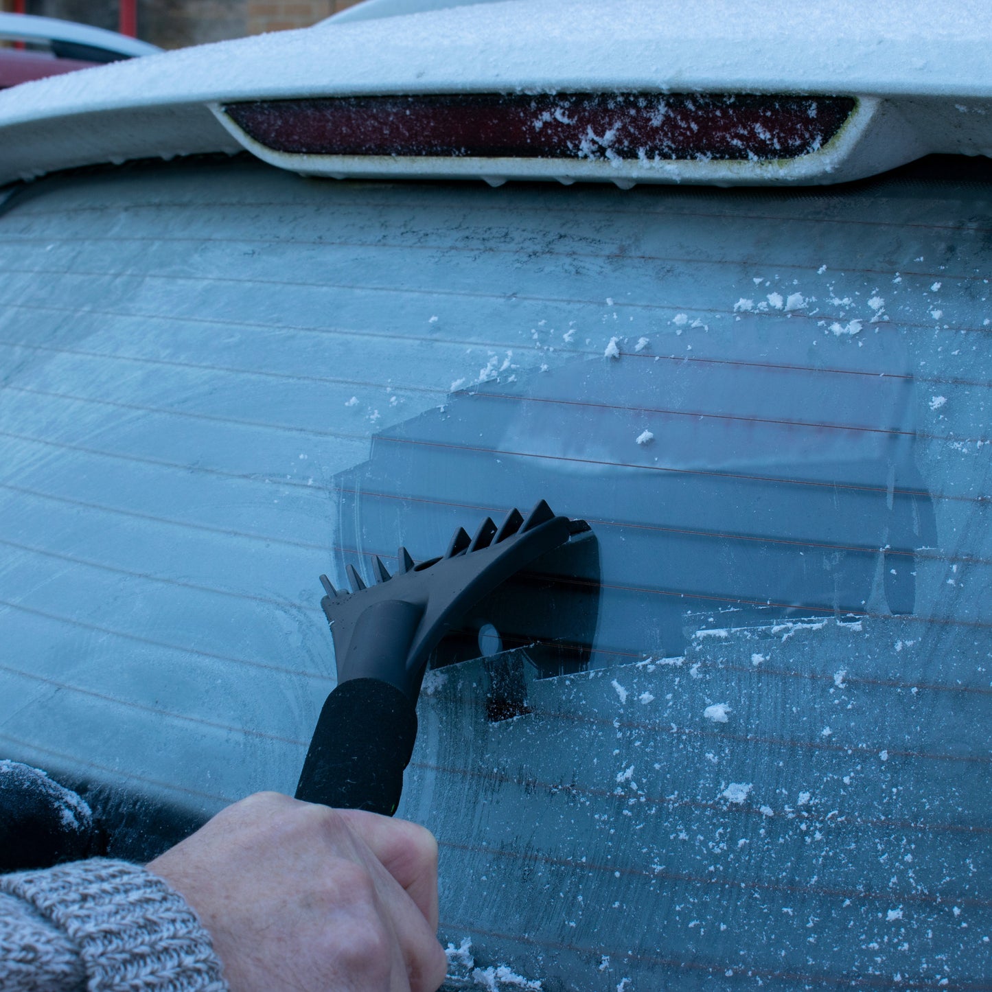 Ergonomic Ice Scraper with Snow Brush – 2-in-1 Winter Car Tool