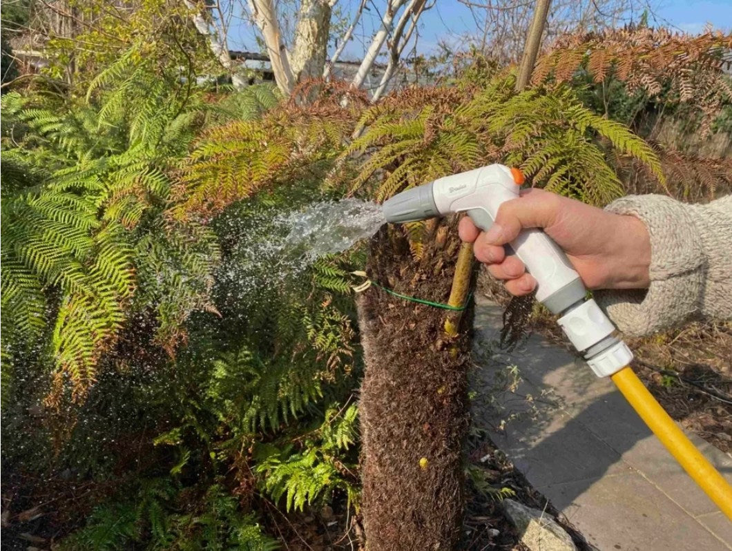 Adjustable Hosepipe Sprayer Dog Bathing Kit – Ideal for Muddy Dogs & Pets