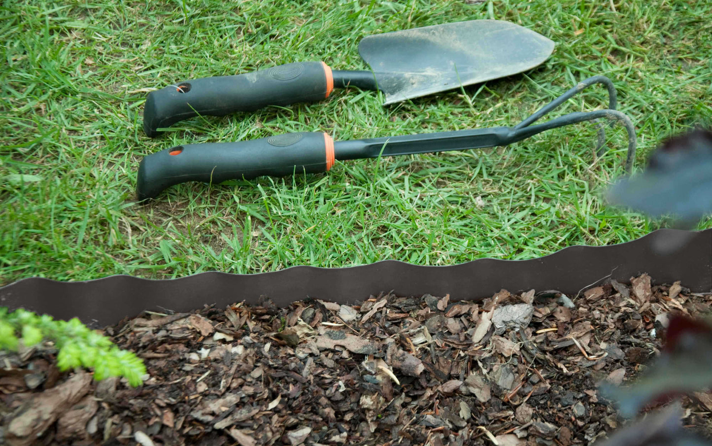 Grey Plastic Wave‑Pattern Lawn Edging Strip – 25cm × 9m